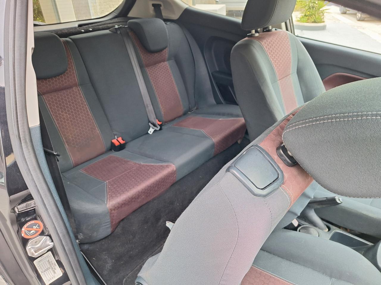 Ford Fiesta 1.4 TDCi 68CV 3 porte Titanium