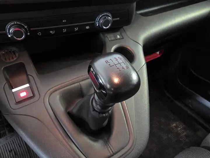 Citroen Berlingo 130cv Furgone 3 posti €6D, da rivedere