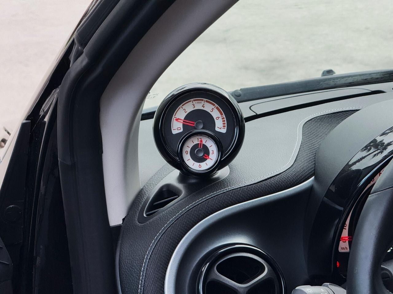 Smart forTwo 0.9 T Parisblue BRABUS Style 90CV