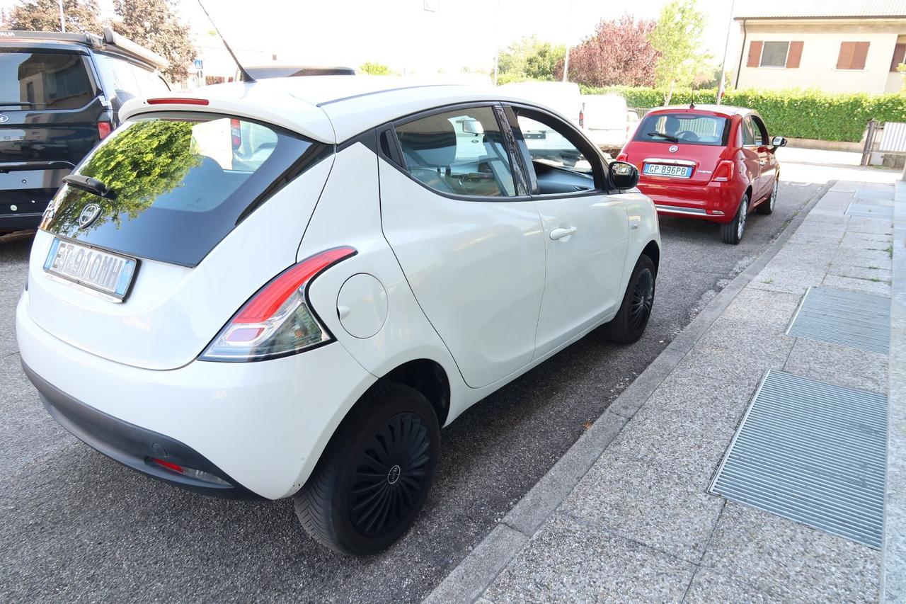 Lancia Ypsilon 0.9 TwinAir 85 CV 5p Metano Elefantino