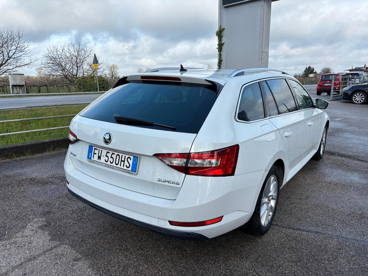 Skoda Superb 1.6 TDI Cambio Automatico Neopatentati