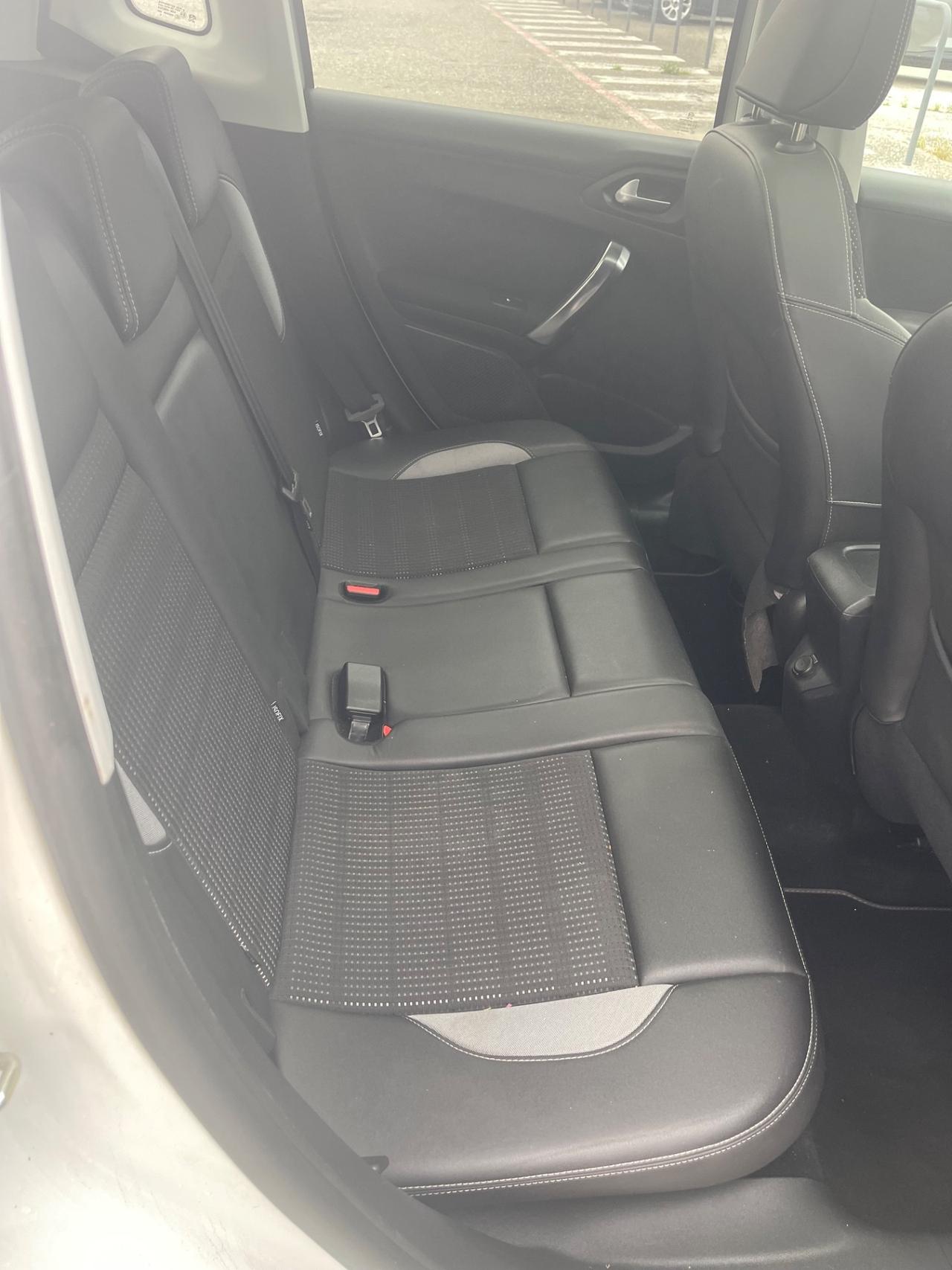 Peugeot 2008 1.6 e-HDi 115 CV Stop&Start Féline