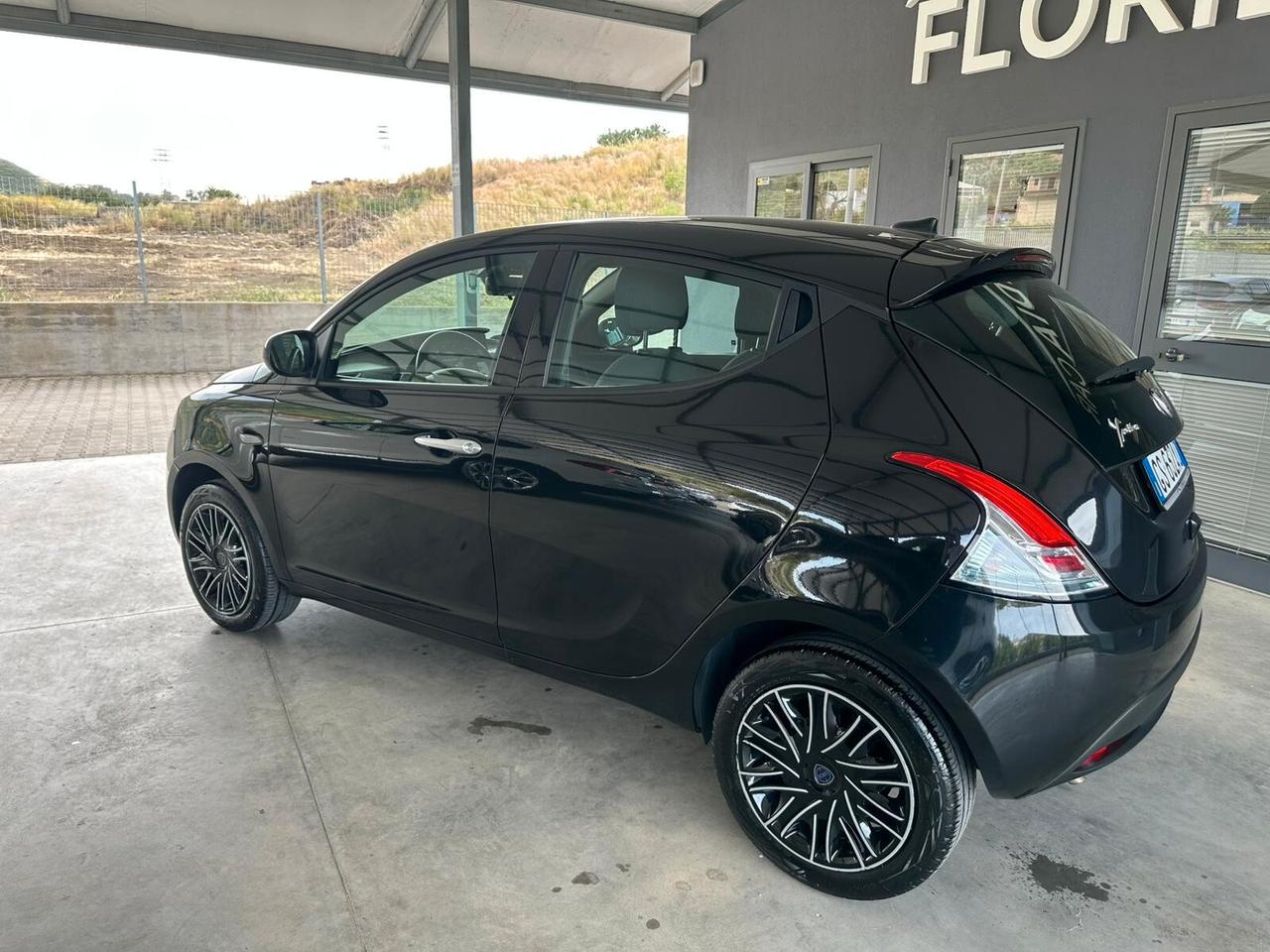 LANCIA YPSILON 1.0 FIREFLY 70CV HYBRID 2023
