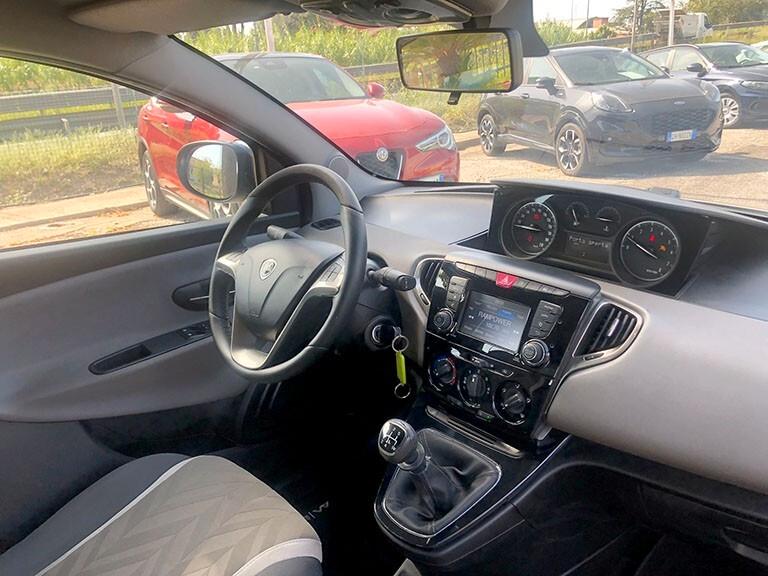 Lancia Ypsilon 1.2 69 CV 5 porte Silver