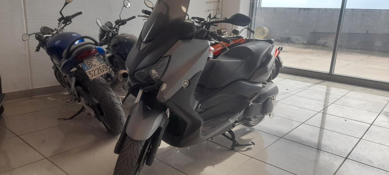 Yamaha X-Max 250