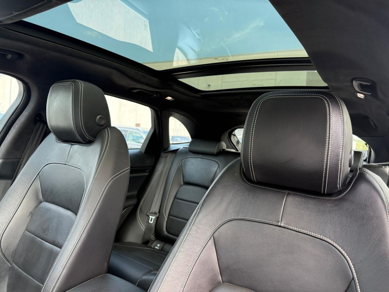 Jaguar F-Pace 2.0 D 180 CV AWD aut. Portfolio