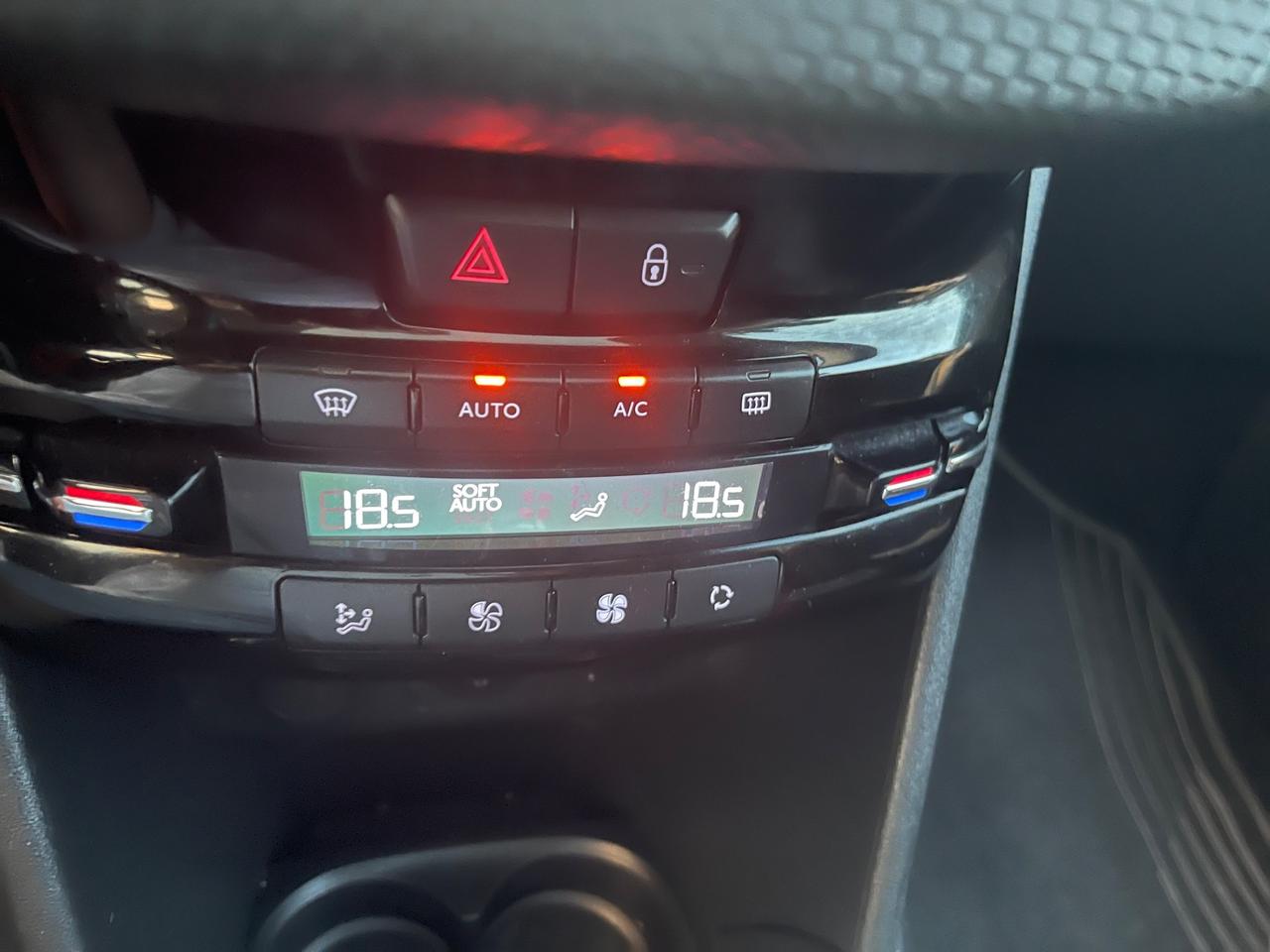 Peugeot 2008 1.6 e-HDi 115 CV Stop&Start Féline SI NEOPATENTATI