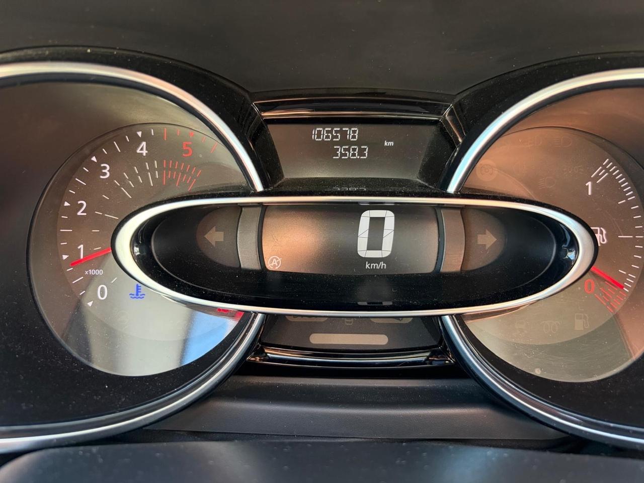 Renault Clio Sporter dCi 90CV Moschino Intens