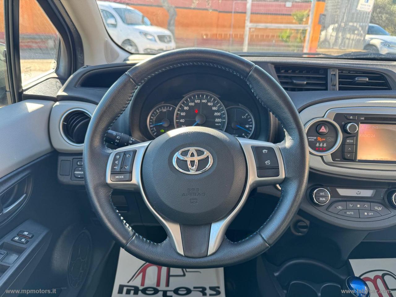 TOYOTA YARIS LOUNGE HYBRID 1.5 75CV