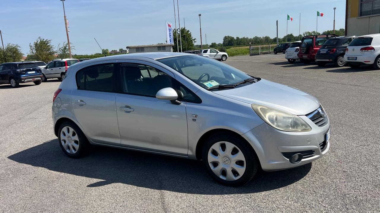 Opel Corsa 1.2 5 porte Cosmo