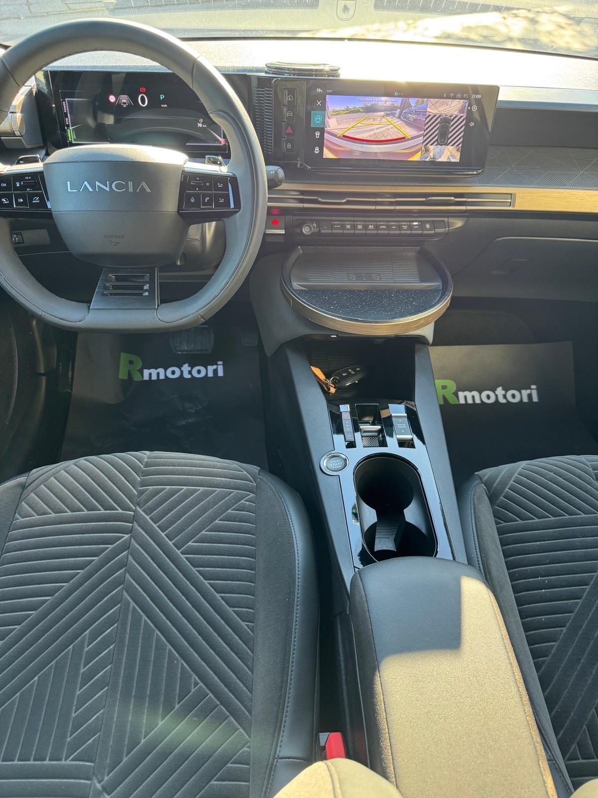 Lancia Ypsilon Hybrid e-DCT LX