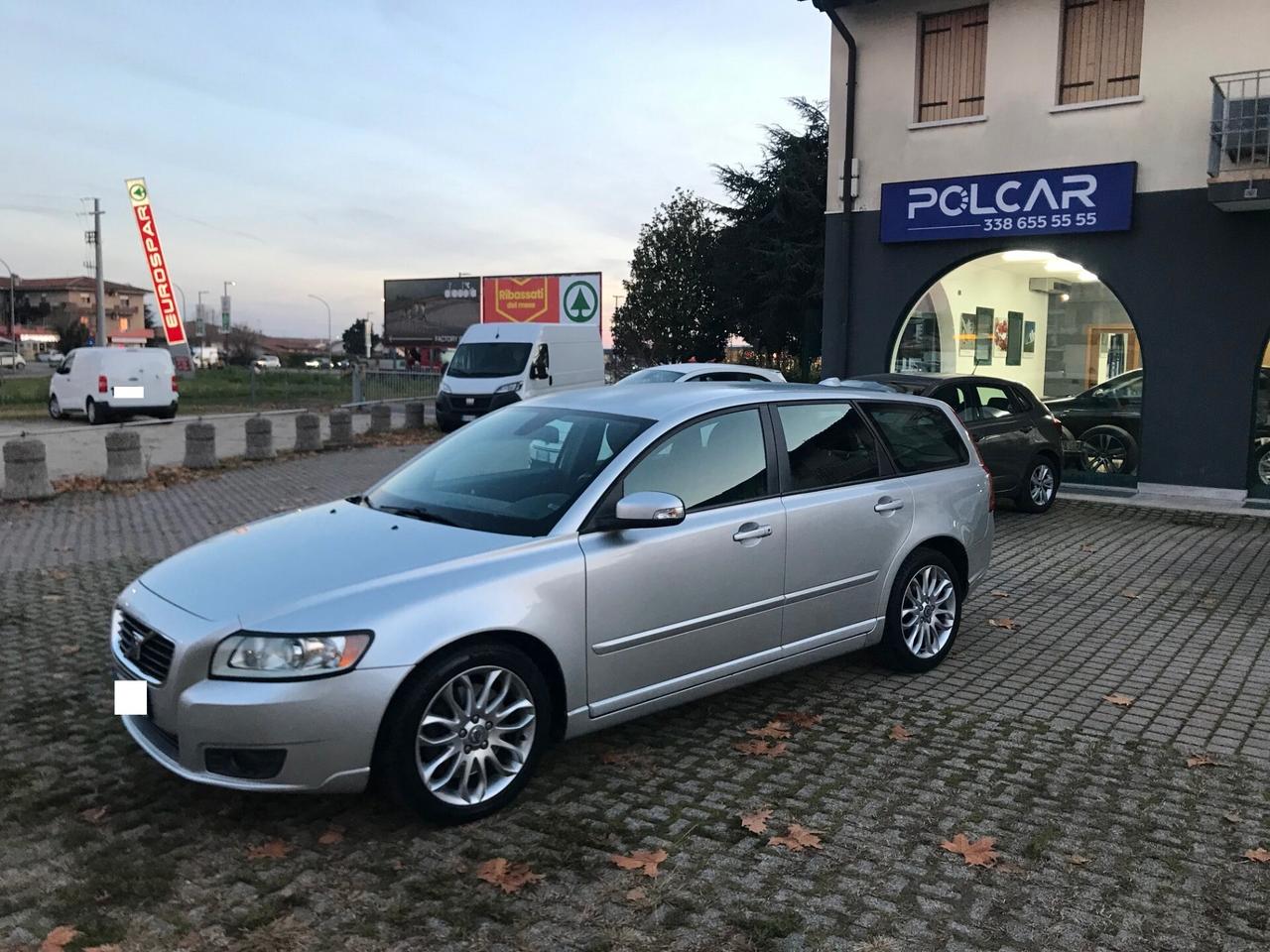 V50 2.0d Momentum automatica cerchi da "17"