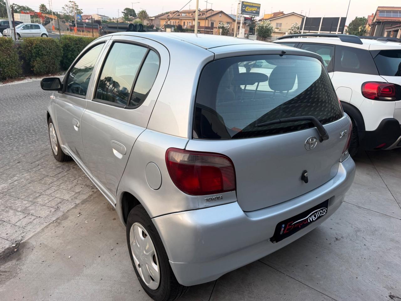 Toyota Yaris 1.0i 16V cat 5 porte Sol