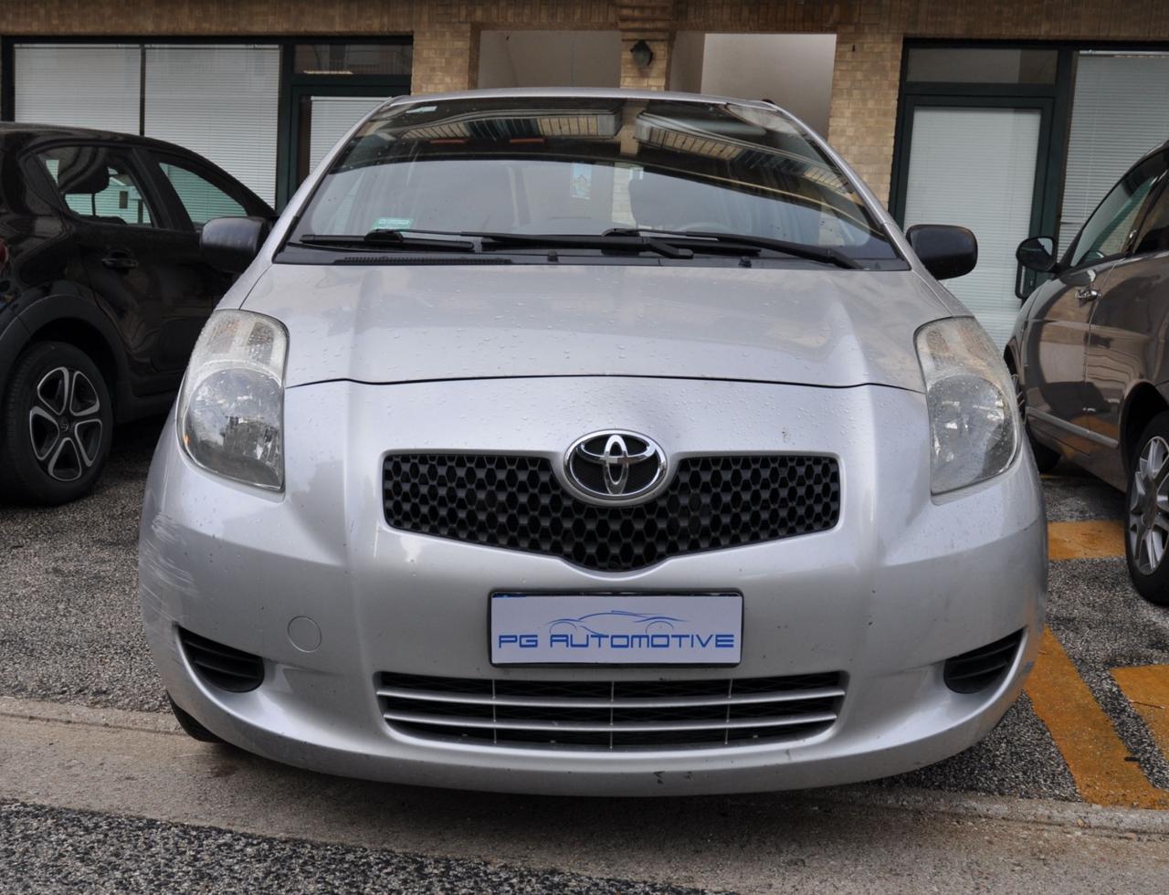 Toyota Yaris 1.0 5 porte NEOPATENTATI
