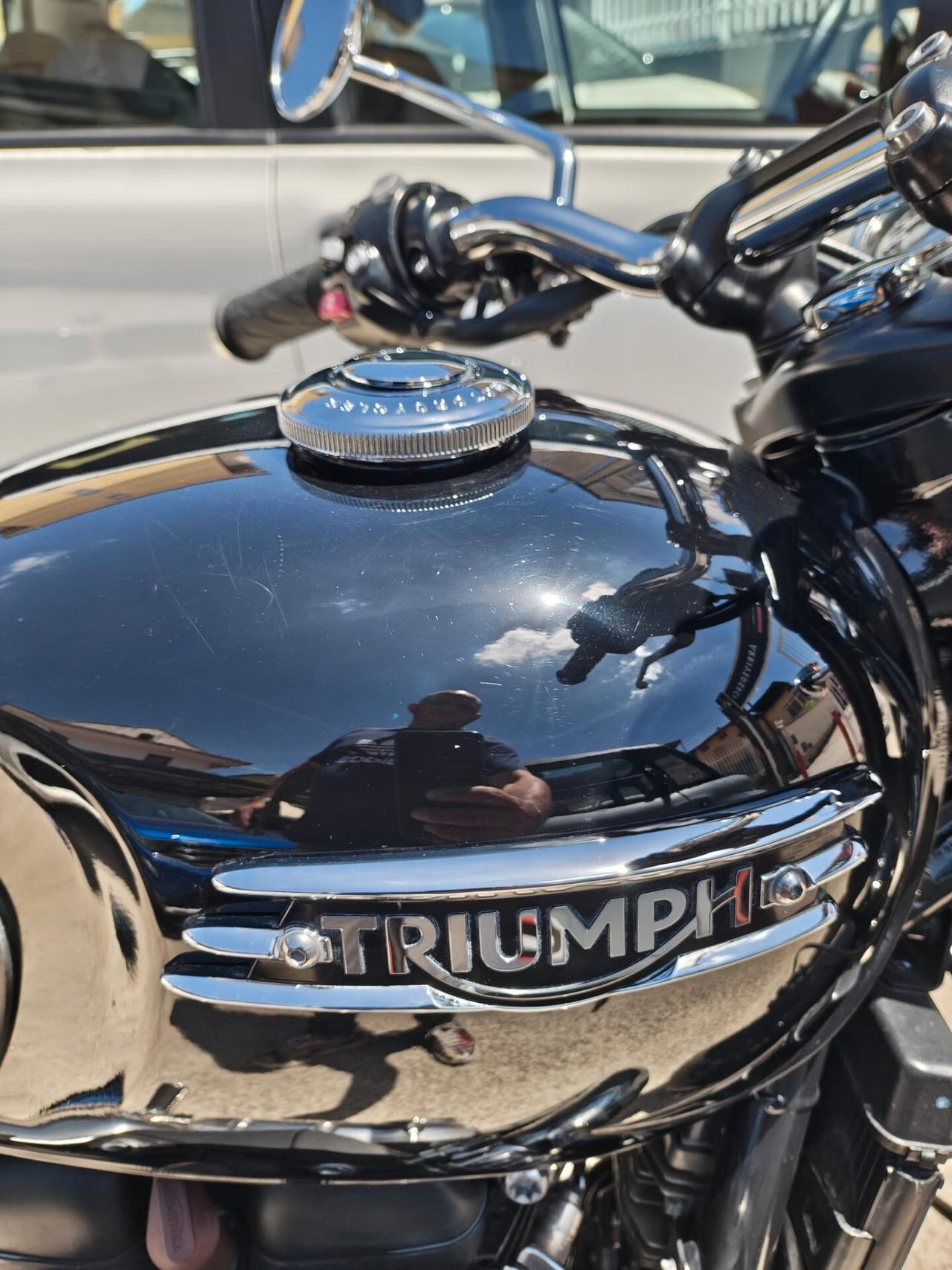 Triumph Bonneville T120 Tutti i tagliandi dimostrabili con fatture .unico Proprietario