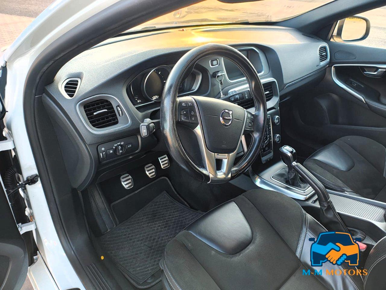 Volvo V40 2.0 d2 R-design Momentum my17