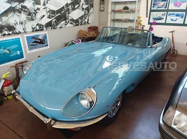 Jaguar E-Type spider azzurra 1969 | Restauro Impeccabile Documentato
