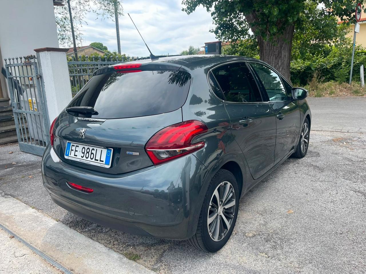 Peugeot 208 PureTech 82 5p. GPL Access