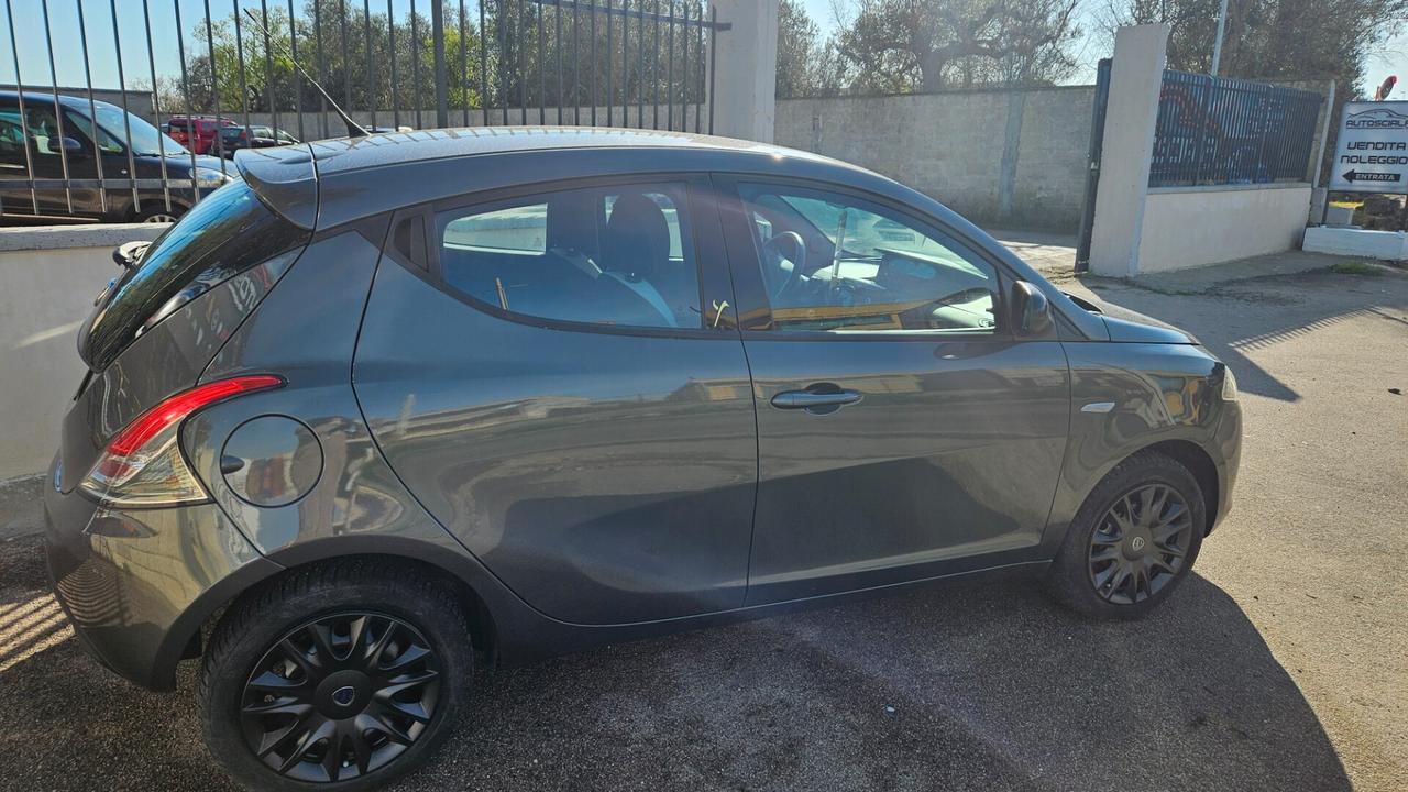 Lancia Ypsilon 1.2 benzina Elefantino