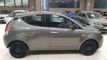 Lancia Ypsilon 1.0 FireFly Hybrid Silver