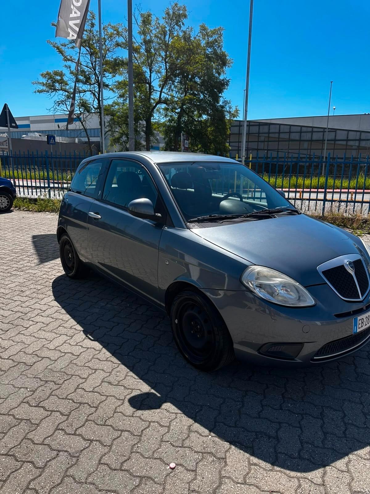 Lancia Ypsilon 1.2 Versus