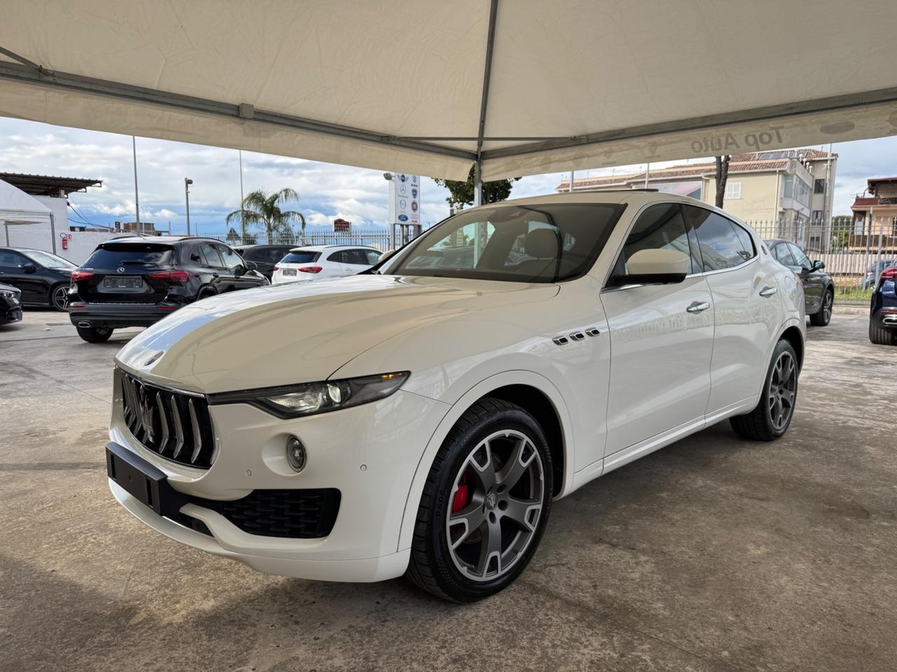 MASERATI LEVANTE V6 275 CV AWD GRANLUSSO / TETTO