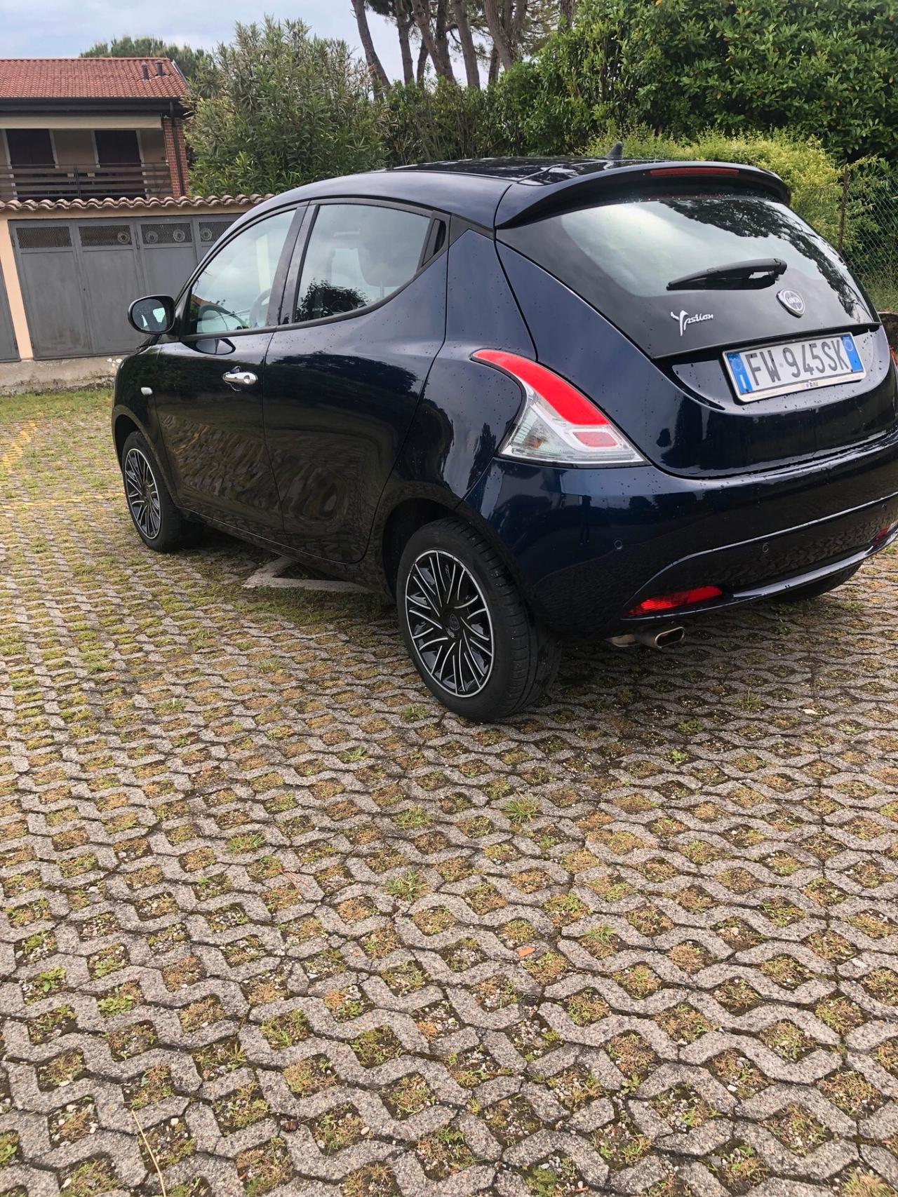 Lancia Ypsilon 1.2 69 CV 5 porte Elefantino Blu