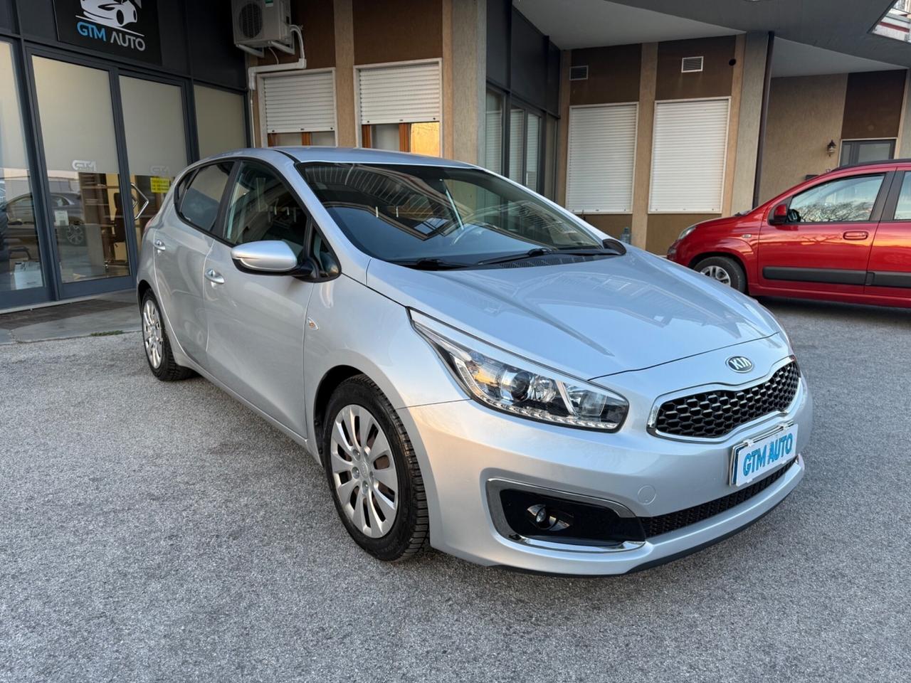 Kia Ceed - 1.6 CRDi 110 CV 5 porte - Neopatentati