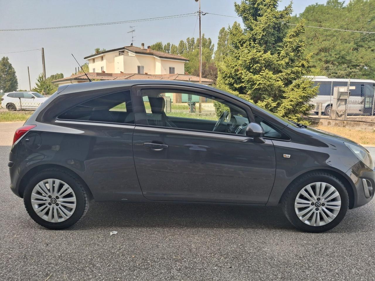 Opel Corsa 1.2 85CV 3 porte GPL-TECH b-color