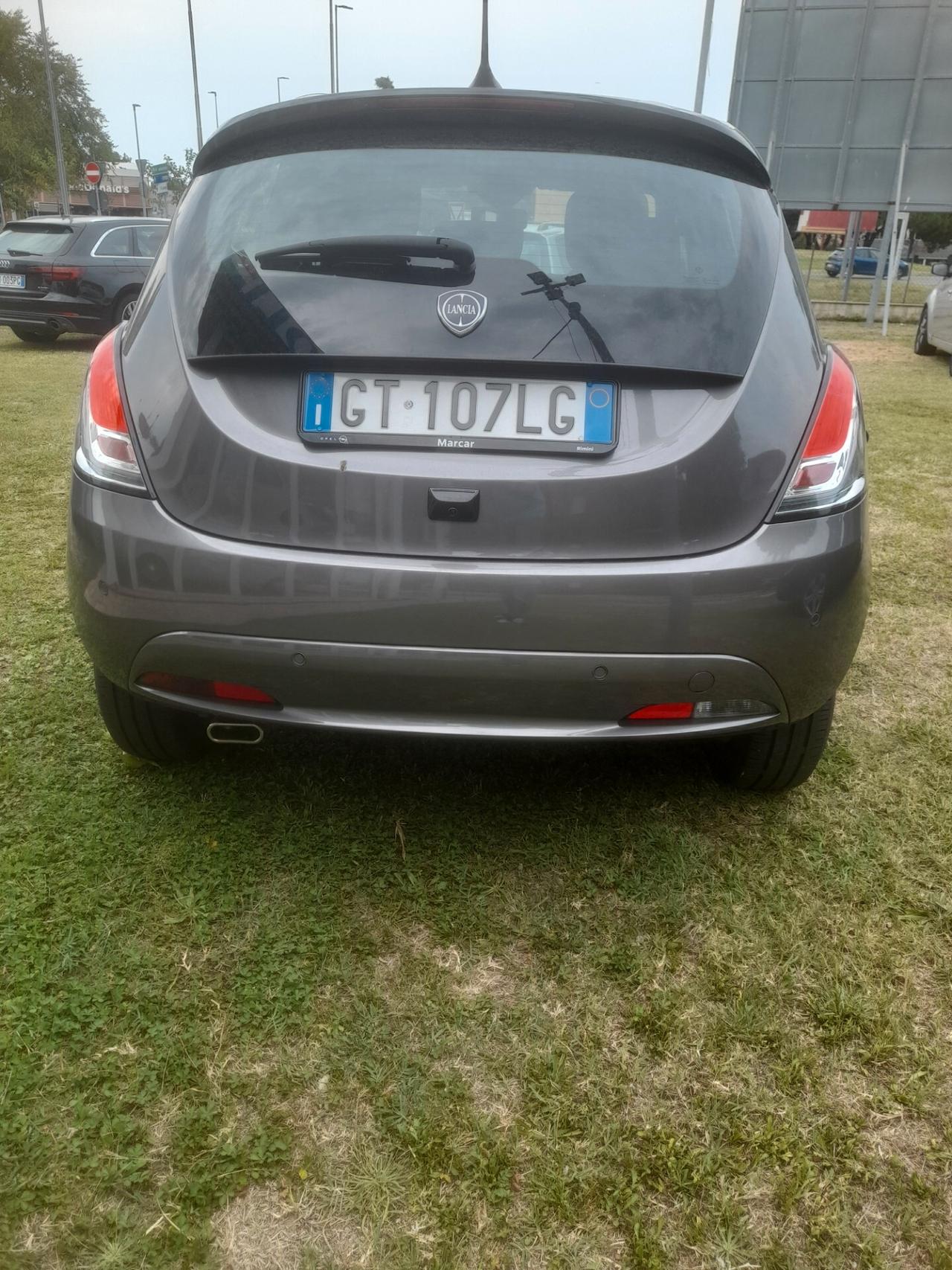 Lancia Ypsilon 1.0 5 porte Hybrid Platino