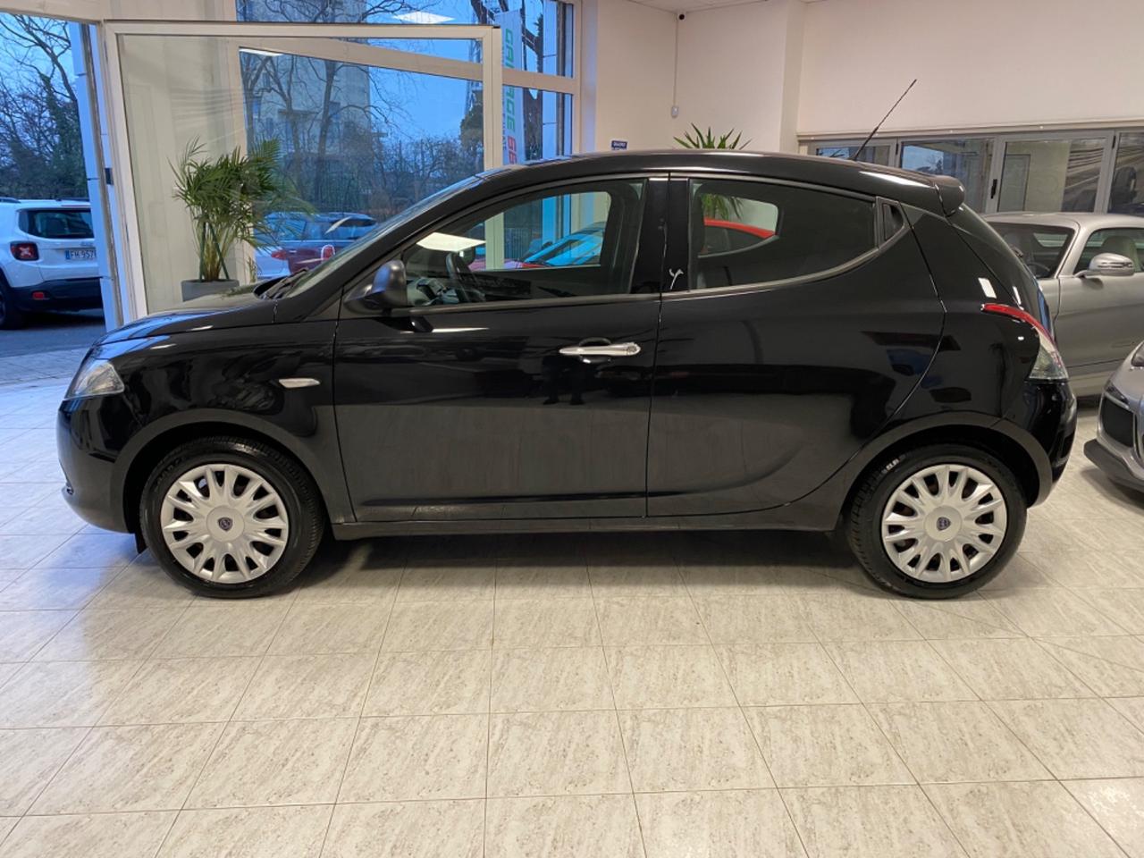 Lancia Ypsilon 1.2 69 CV 5 porte Silver