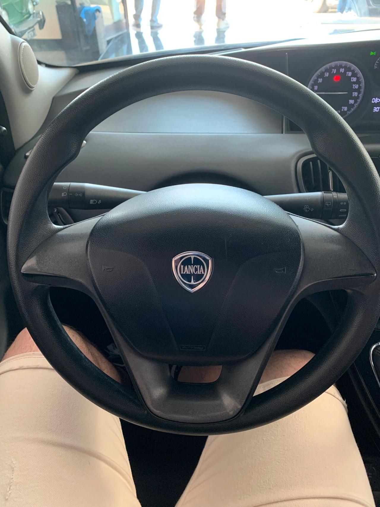 Lancia Ypsilon 1.2 69 CV 5 porte Silver