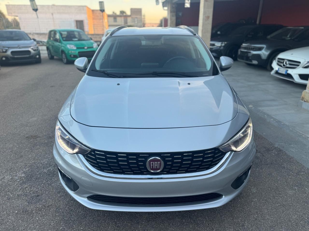 Fiat Tipo 1.6 Mjt SW Lounge Navi Retro Carplay