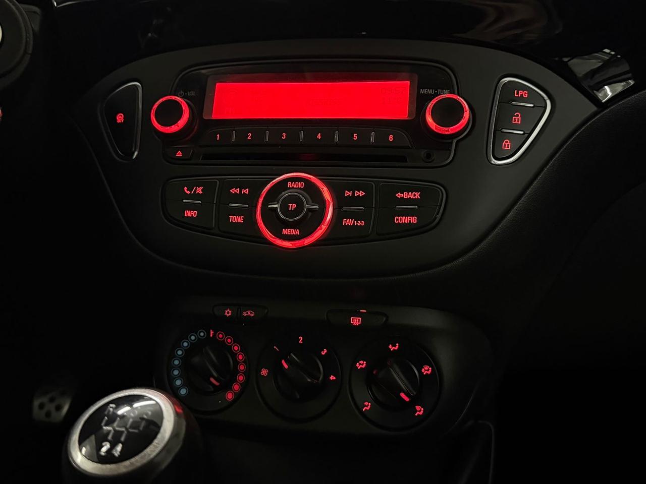 Opel Corsa B-Color 1.4 GPL #8901