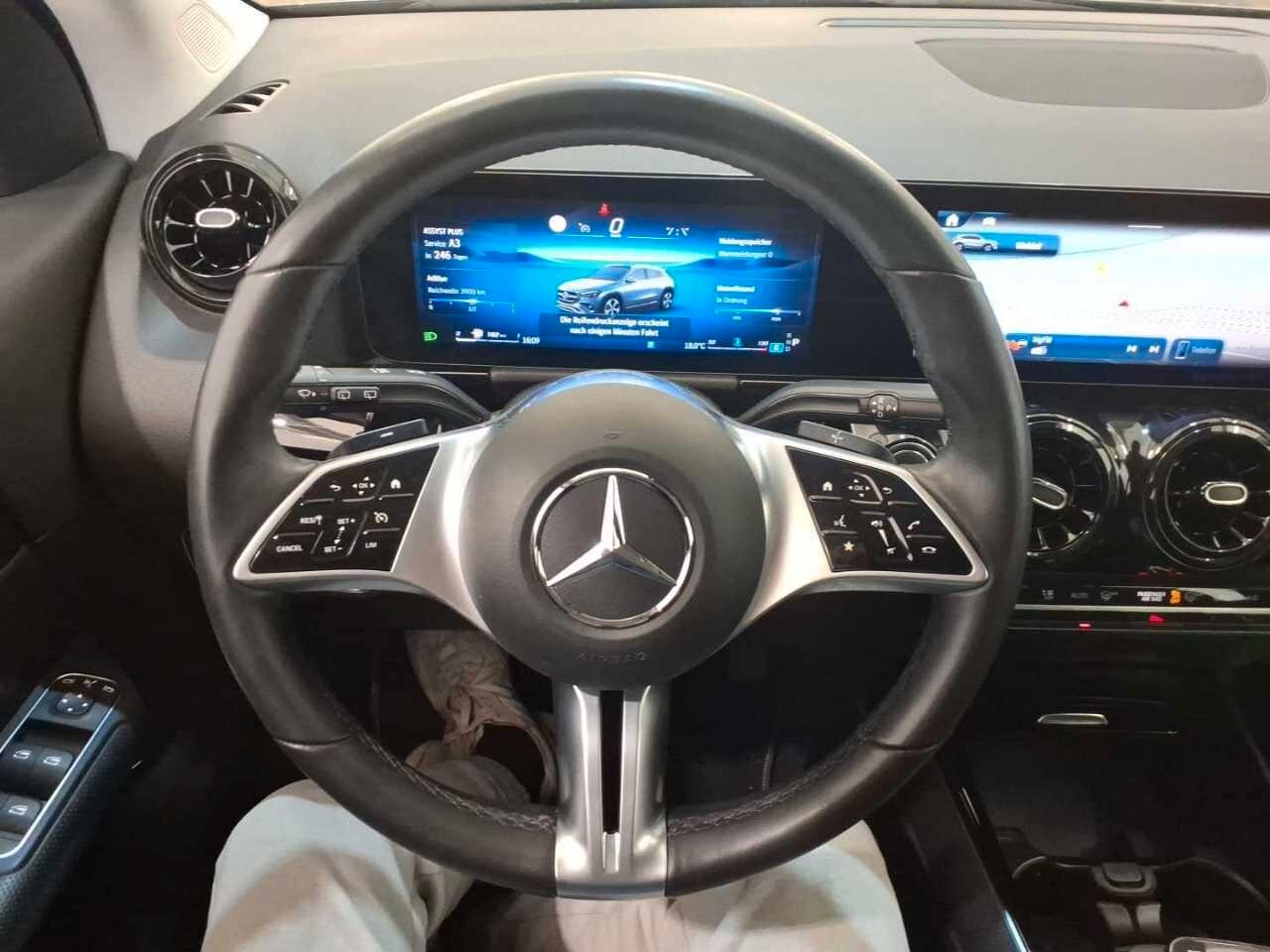 Mercedes-Benz GLA 180 GLA 180 d 8G-DCT (mod. 2025) NAVI + CAMERA + PELLE + LED