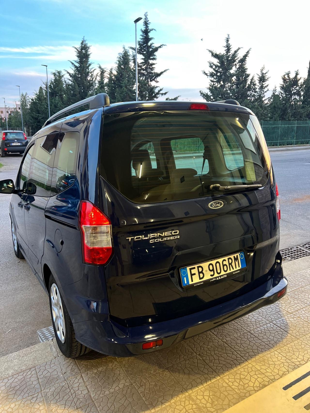 Ford Tourneo Courier 1.5 TDCI 75 CV Titanium