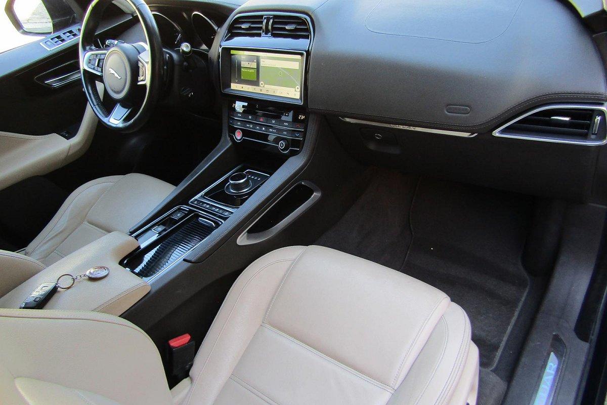 JAGUAR F-Pace 2.0 D 180 CV AWD aut. Prestige