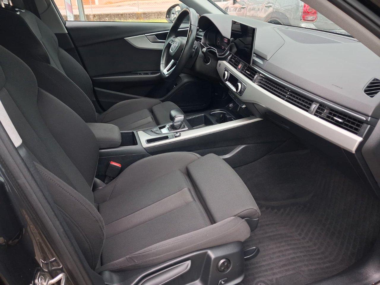 Audi A4 Avant 30 2.0 tdi mhev Business Advanced 136cv s-tronic