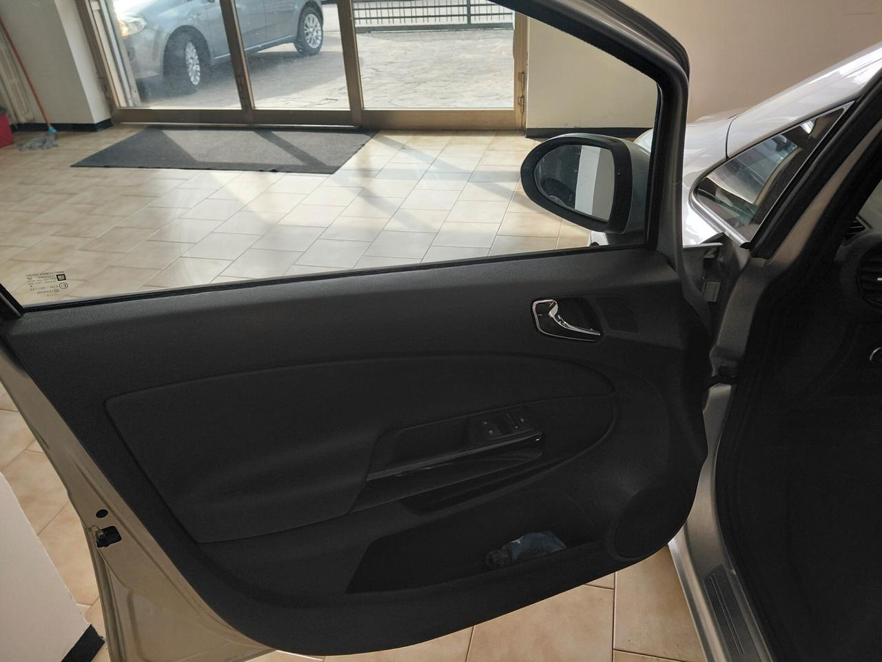 OPEL CORSA ANNO 2012 BZ GPL ADATTA NEOPATENTATI KM 100 MILA