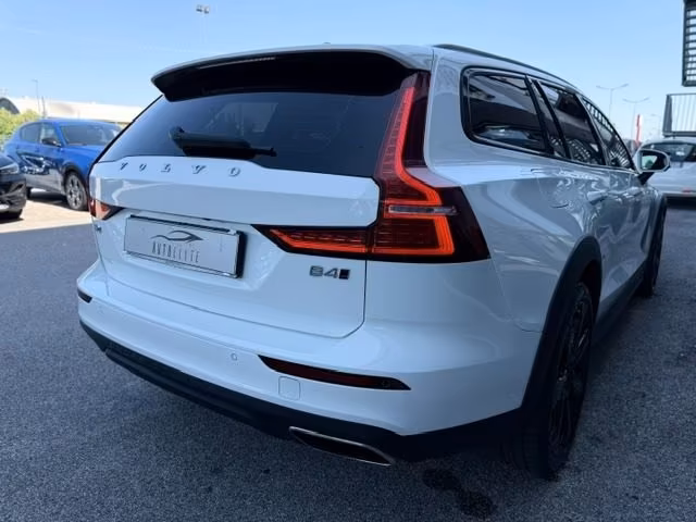 VOLVO V60 Cross Country B4 (d) AWD 197CV TETTO ARIBILE/R20