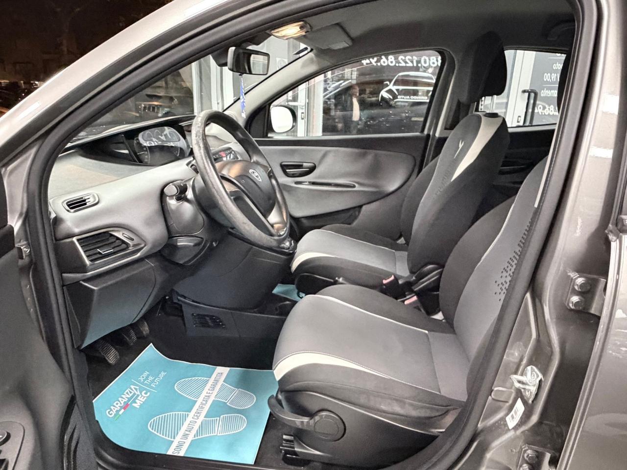 Lancia Ypsilon 0.9 TwinAir 85 CV 5 porte Metano Ecochic Elefantino