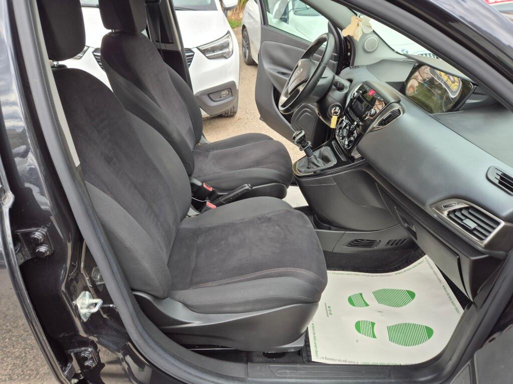 Lancia Ypsilon 1.2 69 CV GOLD UNICOPROPRI