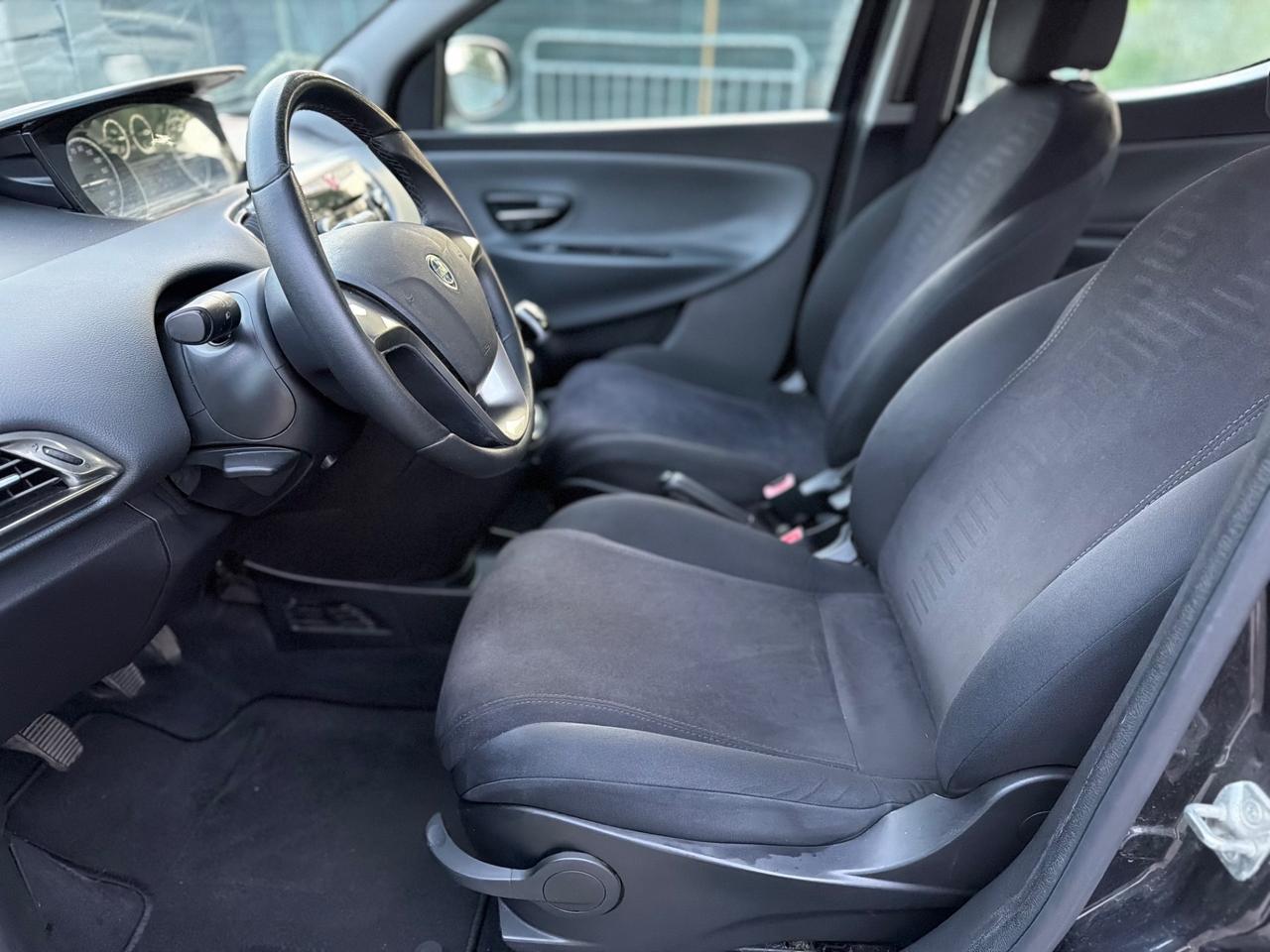 Lancia Ypsilon 1.2 69 CV 5 porte Silver