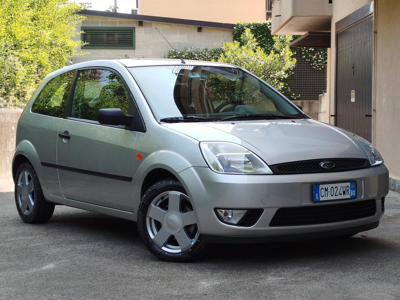 Ford Fiesta 1.2 BENZINA 75cv / 34.680km / Neopat.