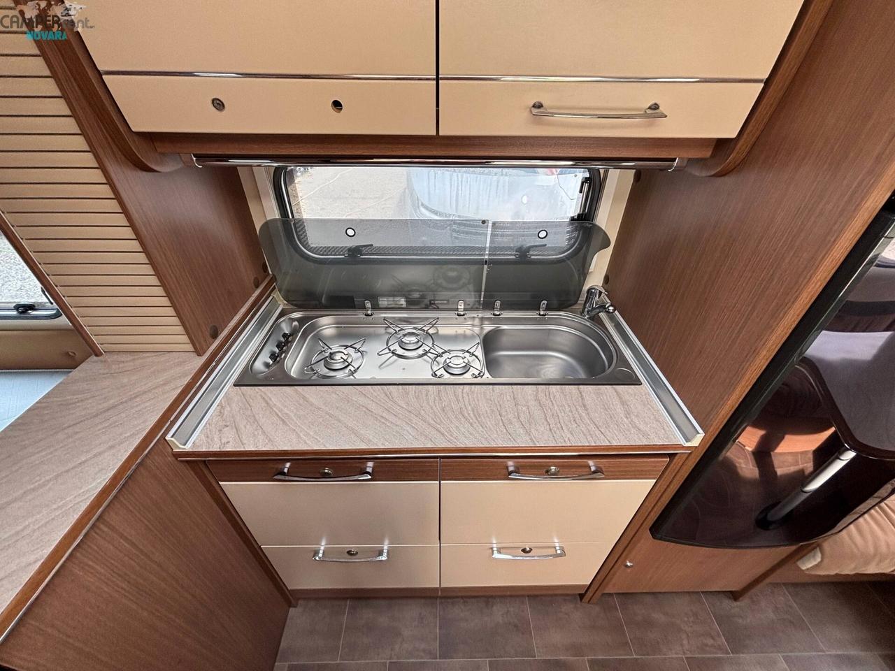 BÜRSTNER TRECENTO 465TS - ROULOTTE CON LETTO MATRIMONIALE ALLA FRANCESE IN CODA