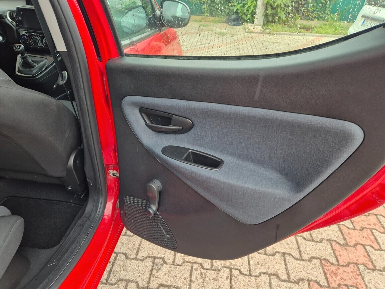 Lancia Ypsilon 1.0 FireFly 5 porte S&S Hybrid Gold