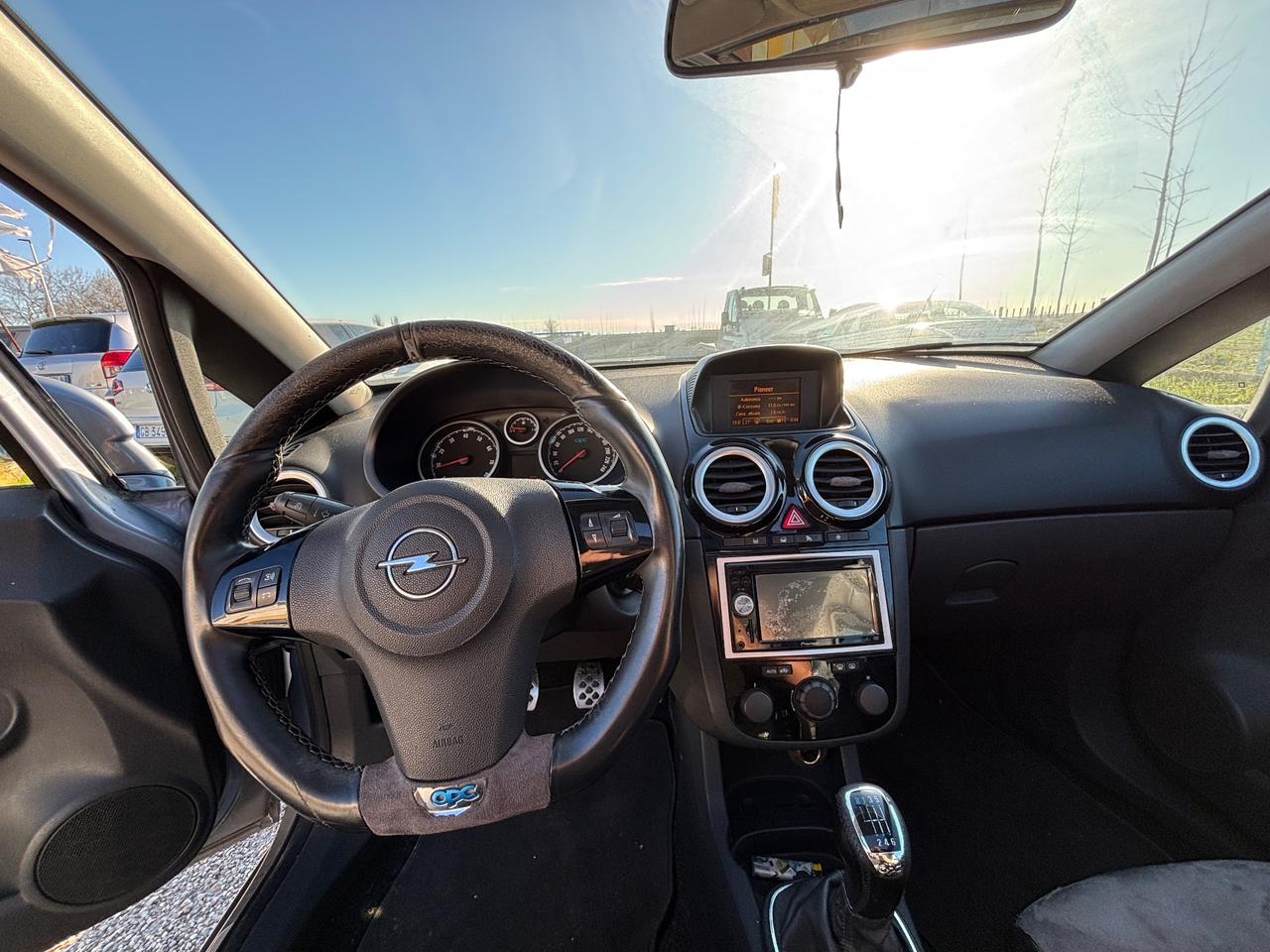 Opel Corsa 1.6 T 192CV 3 porte OPC