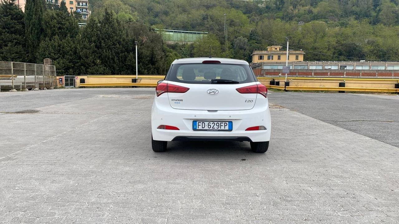 Hyundai i20 1.2 GPL 2016 – 115.000 km – perfetta Vendo Hyundai i20 GPL in condizioni davvero ottime, macchina tenuta con cura e sempre seguita. – anno 2016 – 115.000 km – benzina/GPL – unico proprietario – interni