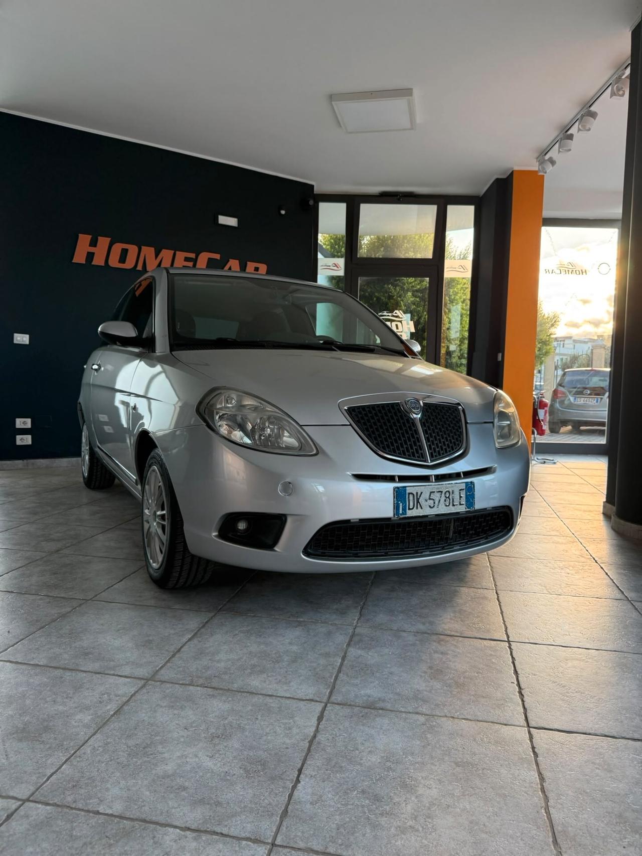 Lancia Ypsilon 1.3 MJT 90 CV Platino PARI AL NUOVO