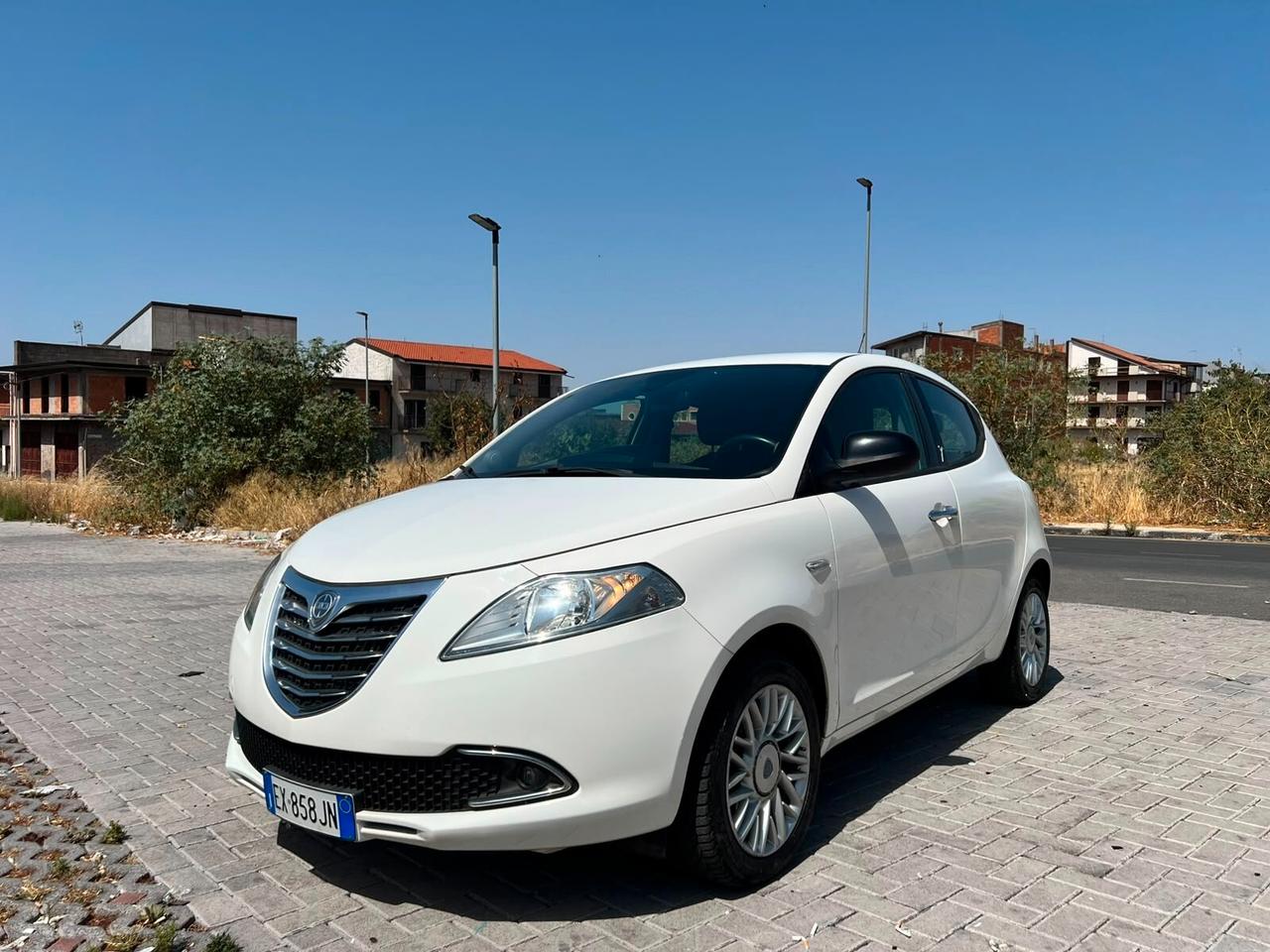 Lancia Ypsilon 1.3 MJT 16V 95 CV 5 porte S&S Platinum A-M-CA corso sicilia paterno'